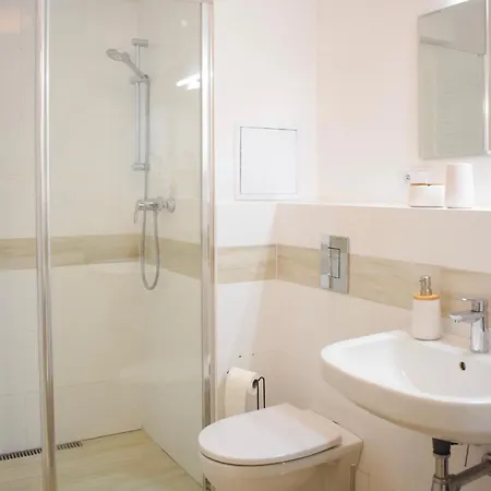 Apartment With Garden & Free Parking & Late Check Out Trnava