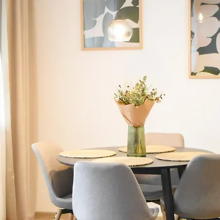 Apartment With Garden & Free Parking & Late Check Out *