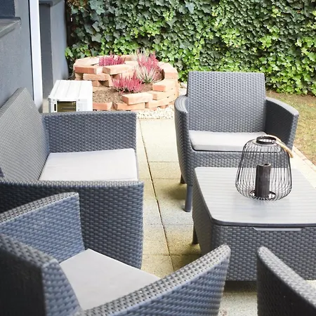 With Garden & Free Parking & Late Check Out Apartment