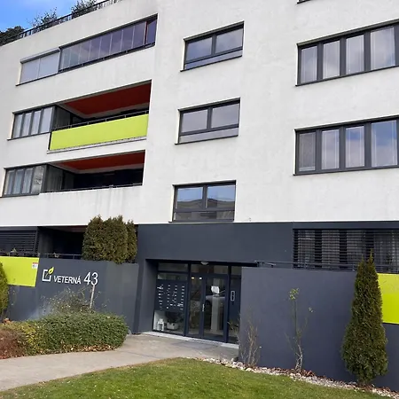 With Garden & Free Parking & Late Check Out Apartment