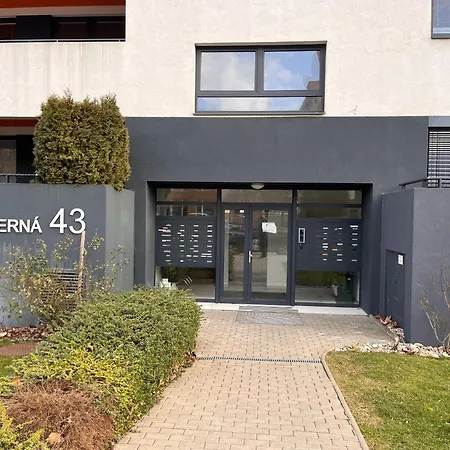 With Garden & Free Parking & Late Check Out Apartment