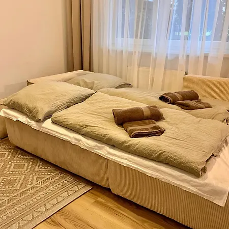 Apartment With Garden & Free Parking & Late Check Out *